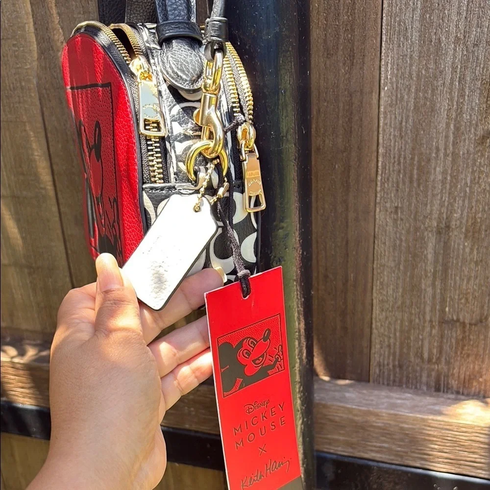 Limited Edición Disney Coach Crossbody Bag in Red and Black with Stylish Design - Picture 11 of 15